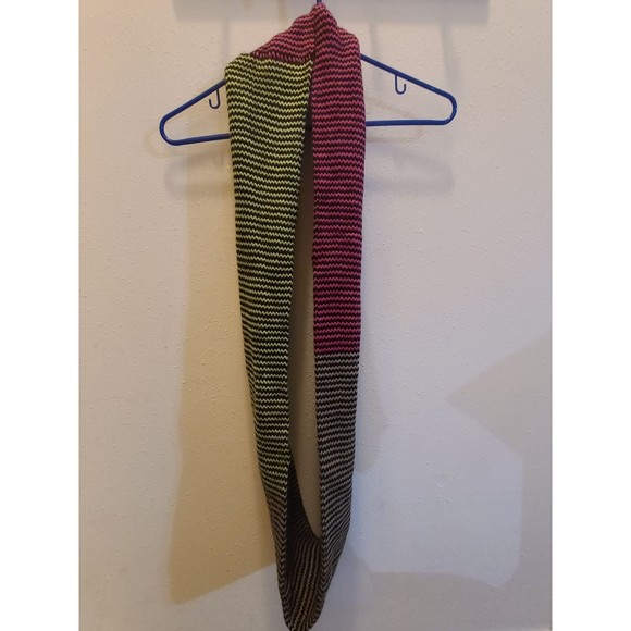 Knitted scarf - Picture 1 of 1